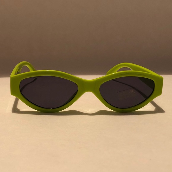 SALE Petals and Peacocks Sunglasses - Picture 5 of 9